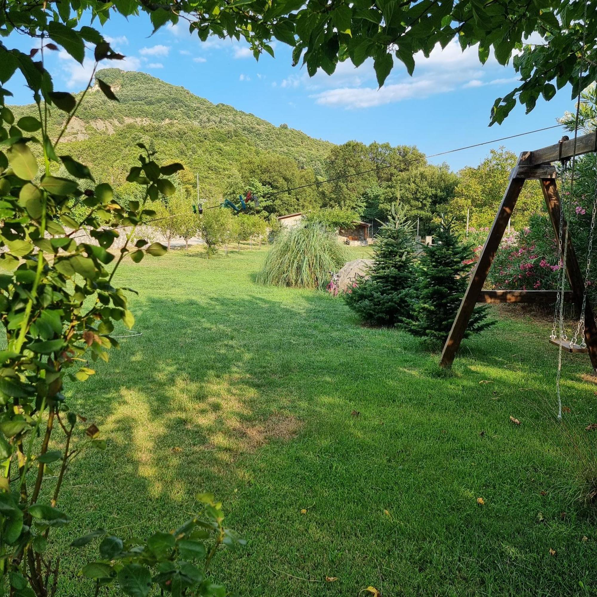House With Big Garden And Barbeque In Nature Vourgareli Exterior photo